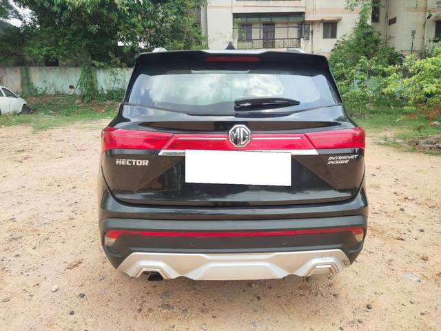 https://images10.gaadi.com/usedcar_image/4544948/original/processed_9ffa4c9fb090a0e1feabc6ce9e1a4e1a.jpg?imwidth=6402