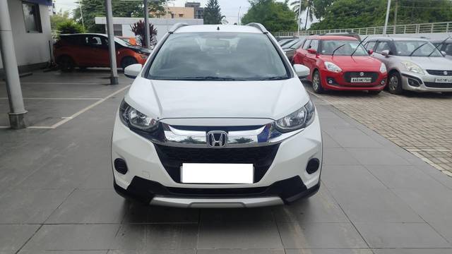 https://images10.gaadi.com/usedcar_image/4544951/original/processed_36f9b4cc3e8640a58632ab44e761c983.jpg?imwidth=6400