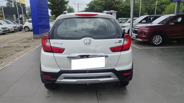 https://images10.gaadi.com/usedcar_image/4544951/original/processed_ddcee95df89e1e2f322d72776bf76ee2.jpg?imwidth=6401