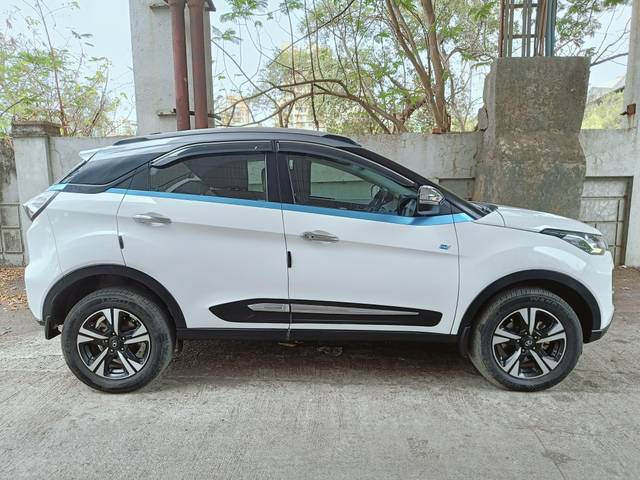 https://images10.gaadi.com/usedcar_image/4544980/original/processed_7de893f6ddf56502dfda59bcfd16e497.jpg?imwidth=6401