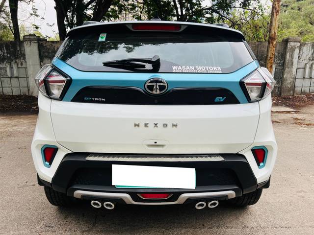 https://images10.gaadi.com/usedcar_image/4544980/original/processed_dd561c9629efb2d4f53cbb7cf6297d78.jpg?imwidth=6402