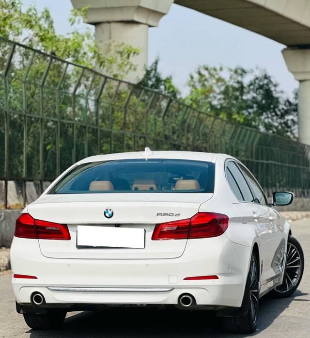 https://images10.gaadi.com/usedcar_image/4544982/original/processed_b9df247a771ea94c56a760c437ec5ad5.jpg?imwidth=6401
