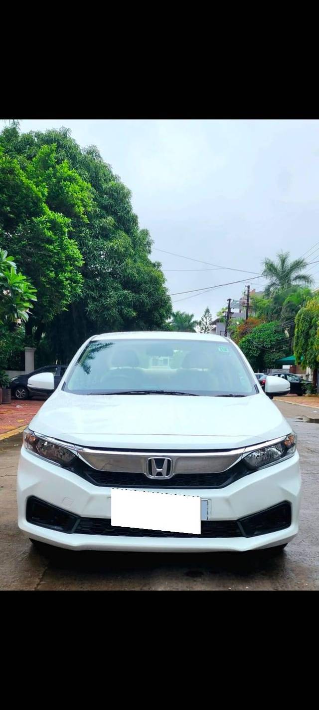 https://images10.gaadi.com/usedcar_image/4544998/original/processed_6abde17b82d63200c05630ce7d19f32c.jpeg?imwidth=6400