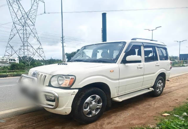 https://images10.gaadi.com/usedcar_image/4545004/original/451a16e9-33a7-4aa6-960c-1e55ad1b716c.?imwidth=6402