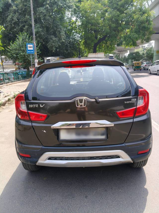 https://images10.gaadi.com/usedcar_image/4545005/original/processed_cd8b7c13abfce88de378e10d0a279ea5.jpg?imwidth=6401