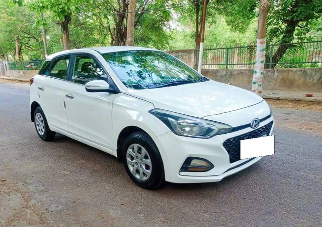 https://images10.gaadi.com/usedcar_image/4545020/original/processed_2dcc8054ef32c11c768a0e3d221f236f.jpg?imwidth=6402