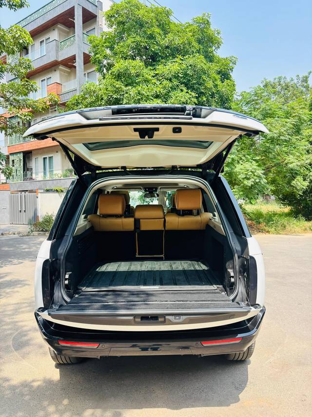 https://images10.gaadi.com/usedcar_image/4545075/original/08142cb4de86baf0cb33be001c81d102.jpg?imwidth=6401