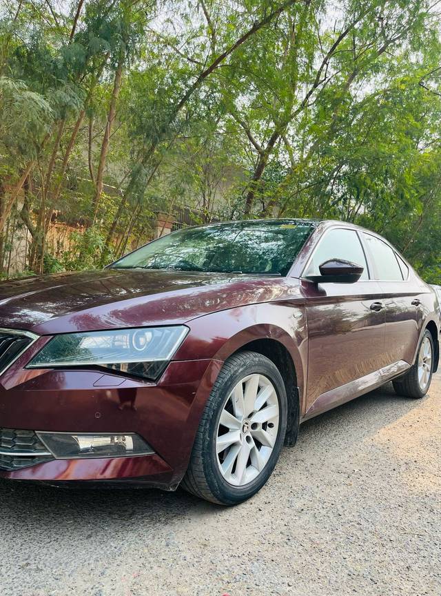 https://images10.gaadi.com/usedcar_image/4545089/original/a4466f312d51c87d0cfbb777a2ff5876.jpg?imwidth=6400