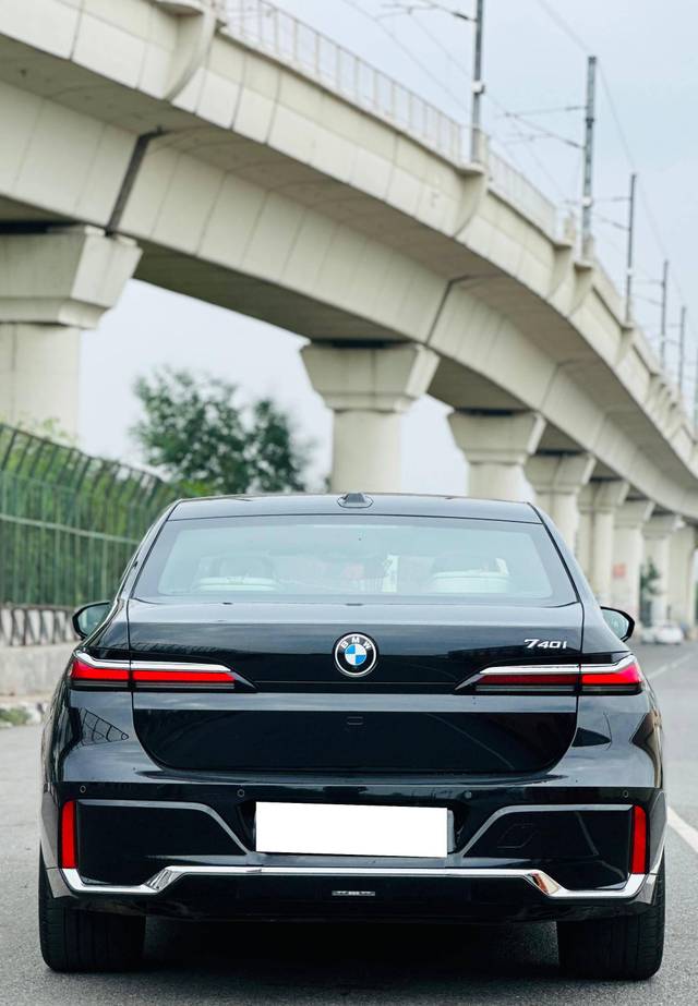https://images10.gaadi.com/usedcar_image/4545092/original/processed_483b3ee1f74cf3d9a23f23e127004df6.jpg?imwidth=6401