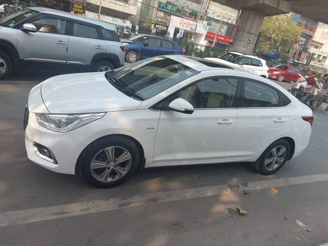 https://images10.gaadi.com/usedcar_image/4545098/original/processed_1c88fb30b9b94b51767634e2427a71f0.jpg?imwidth=6400