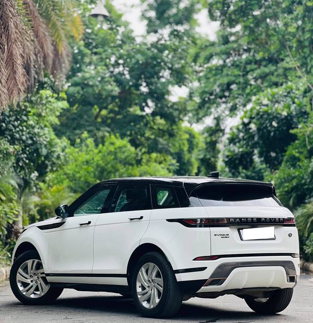 https://images10.gaadi.com/usedcar_image/4545131/original/processed_1ba25e952b5ea4cdfa3e30862cd8e890.jpg?imwidth=6402