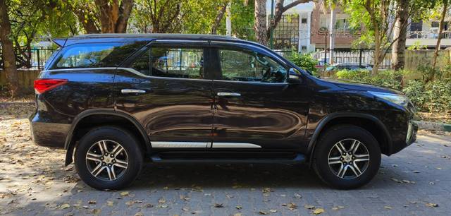 https://images10.gaadi.com/usedcar_image/4545133/original/processed_a6ec9a520be4a12f5caabe98d01ef9db.jpg?imwidth=6401