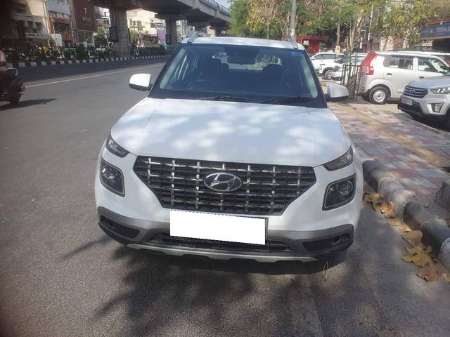 https://images10.gaadi.com/usedcar_image/4545134/original/processed_9458fcef944eb6bbdfa920f9ce868020.jpg?imwidth=6402