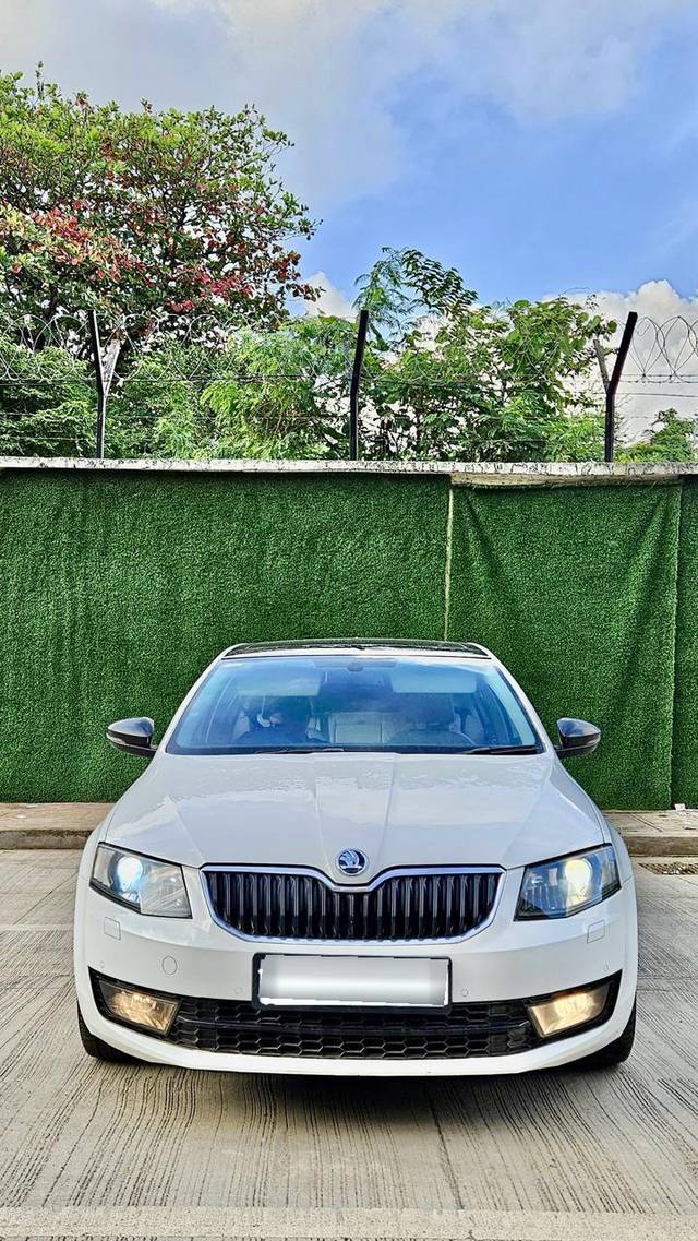https://images10.gaadi.com/usedcar_image/4545164/original/processed_3cd185059160ab54f69428cf24551967.jpeg?imwidth=6402