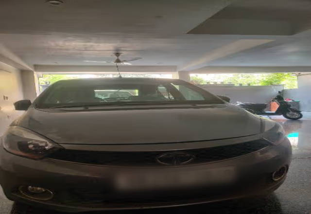 https://images10.gaadi.com/usedcar_image/4545166/original/91ca410a-a633-4429-847c-844bbcbc0c46.?imwidth=6402