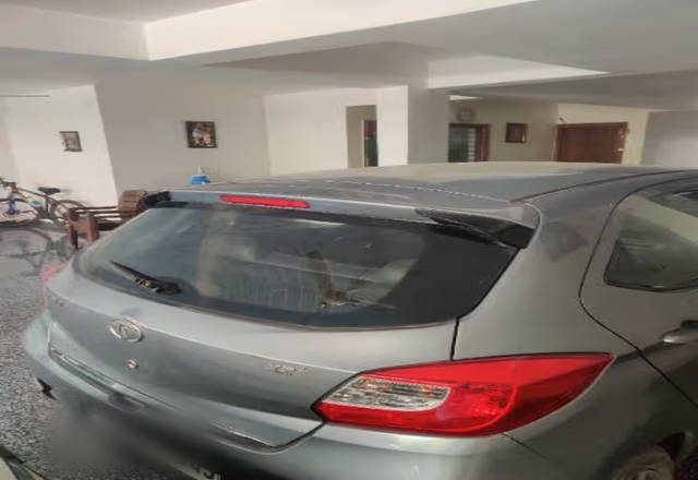 https://images10.gaadi.com/usedcar_image/4545166/original/ed4d5fa0-38c7-4cd9-a83a-b761870eaa1d.?imwidth=6400