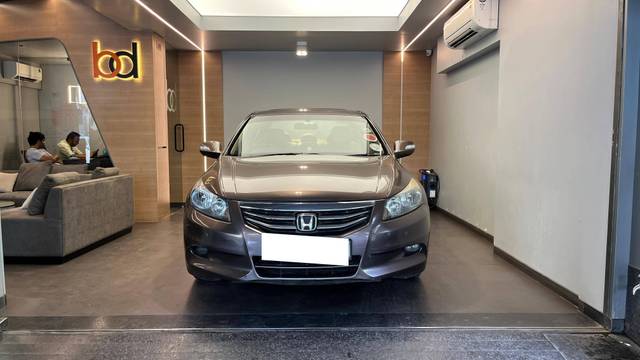 https://images10.gaadi.com/usedcar_image/4545183/original/processed_411e770f9e49e5b6898bb3799144a2f8.jpeg?imwidth=6400