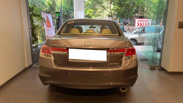 https://images10.gaadi.com/usedcar_image/4545183/original/processed_7bc553f272e4a7365ca18ff531add9e1.jpeg?imwidth=6402