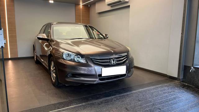 https://images10.gaadi.com/usedcar_image/4545183/original/processed_b561d3b47e6a3e08ad73a81d0d86ac90.jpeg?imwidth=6401