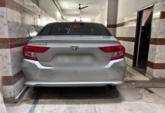https://images10.gaadi.com/usedcar_image/4545187/original/62ca66ea-c0f1-424b-8ac4-a5bcdfeecd87.?imwidth=6401