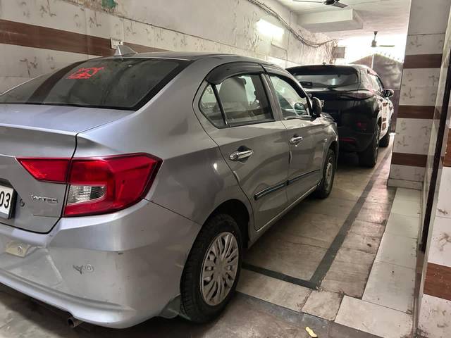 https://images10.gaadi.com/usedcar_image/4545187/original/a3760f49-ef35-4e89-ae2a-37e887169a85.jpg?imwidth=6402