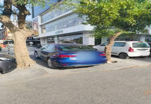 https://images10.gaadi.com/usedcar_image/4545222/original/6e91d7ba-e511-49dd-99d7-f53b3e403a96.?imwidth=6401