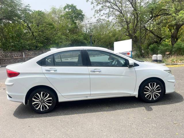 https://images10.gaadi.com/usedcar_image/4545266/original/processed_84f9173ef79e8c14ce17e7f7105c0c98.jpg?imwidth=6401