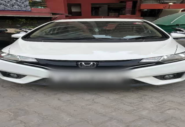 https://images10.gaadi.com/usedcar_image/4545272/original/7a4c6c4e-ce5d-4b2d-896a-326631bf154c.?imwidth=6400