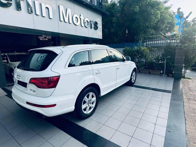 https://images10.gaadi.com/usedcar_image/4545281/original/processed_c4bc9d7f86ef8f8bd521c7506ee88960.jpg?imwidth=6402