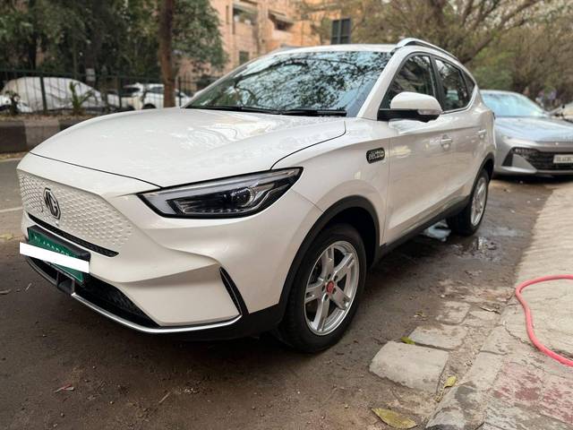 https://images10.gaadi.com/usedcar_image/4545286/original/processed_d02fb1ff790408b6958b7fefc77062df.jpg?imwidth=6402