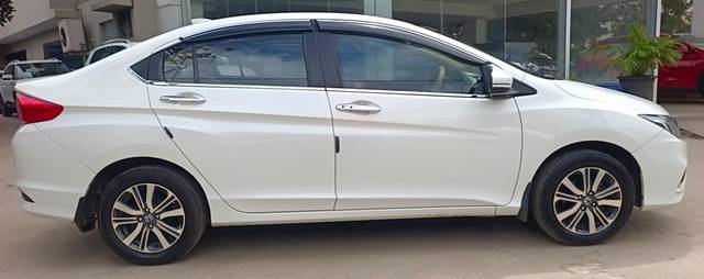https://images10.gaadi.com/usedcar_image/4545292/original/027f16b9bc554eb7d391ca605d72d5a3.jpeg?imwidth=6401