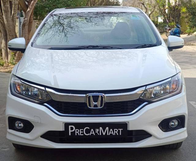 https://images10.gaadi.com/usedcar_image/4545292/original/processed_6bbaec7522a7fa19cbc19f4fcd793653.jpeg?imwidth=6402