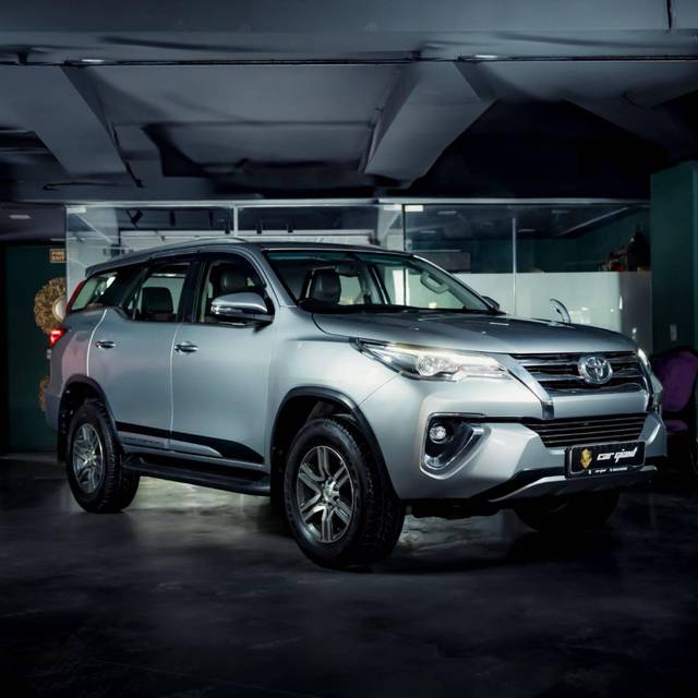 https://images10.gaadi.com/usedcar_image/4545307/original/processed_6d622f368f249312003e9df44fddf9c1.jpg?imwidth=6400