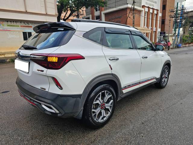 https://images10.gaadi.com/usedcar_image/4545309/original/processed_43b7fb420c0922f507d8281db17d8eea.jpg?imwidth=6402