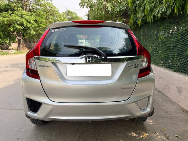 https://images10.gaadi.com/usedcar_image/4545314/original/processed_d2ce0b1abe5023a6e7040199d1085492.jpg?imwidth=6402