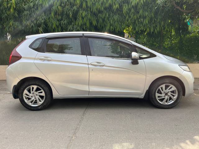 https://images10.gaadi.com/usedcar_image/4545314/original/processed_eec1db89c5d46fe22ce01c7922465d30.jpg?imwidth=6401