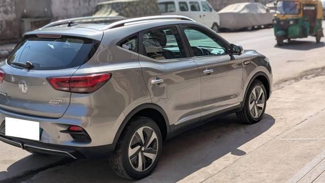 https://images10.gaadi.com/usedcar_image/4545315/original/processed_15bc18bc14269891f4404ee78a753247.jpg?imwidth=6401
