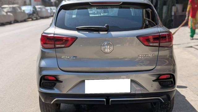https://images10.gaadi.com/usedcar_image/4545315/original/processed_b864092bd2f0354d9f3fcc5bd96dbe59.jpg?imwidth=6402