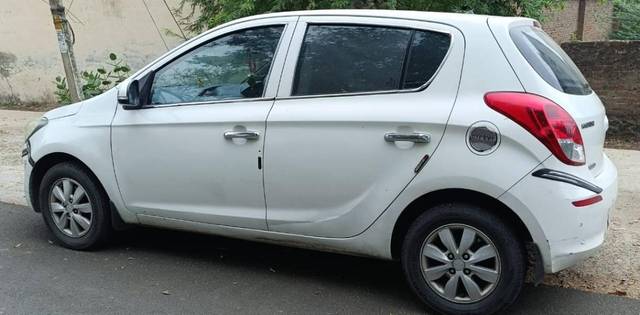 https://images10.gaadi.com/usedcar_image/4545332/original/processed_19eff788-caad-48e7-9f3a-9e4cd93fc24c.jpeg?imwidth=6402