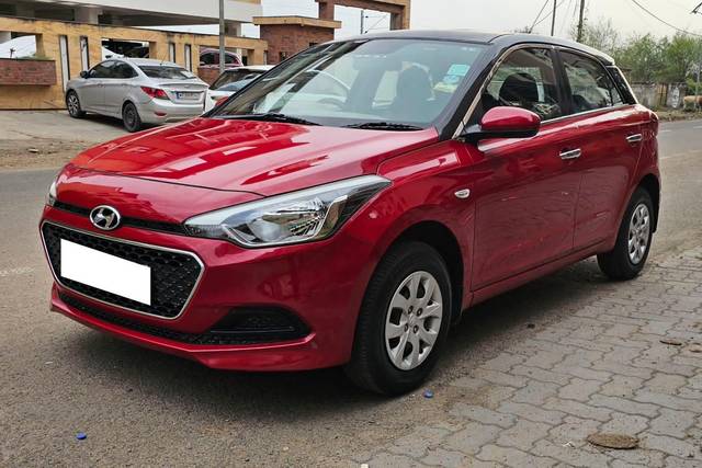 https://images10.gaadi.com/usedcar_image/4545387/original/processed_8af2b5de911fdabd4bd3c4a3be1730b5.jpg?imwidth=6401