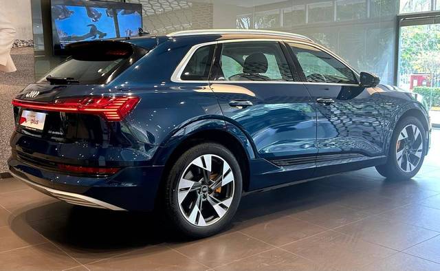 https://images10.gaadi.com/usedcar_image/4545392/original/processed_ef5cf8d1043f0074fa4759f8dbd1c9e7.jpeg?imwidth=6401