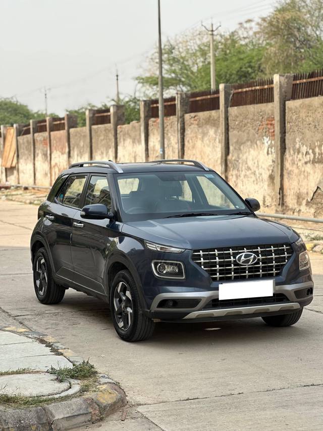 https://images10.gaadi.com/usedcar_image/4545416/original/processed_de7efb6303286b97f532e48183aae851.jpg?imwidth=6400