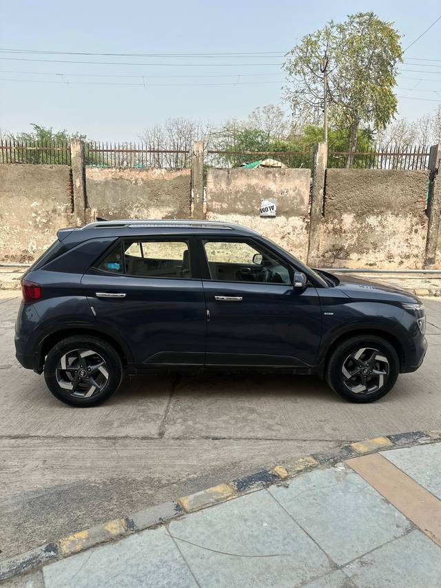 https://images10.gaadi.com/usedcar_image/4545416/original/processed_ef605096b8436f0097efd95365dd37c6.jpg?imwidth=6401