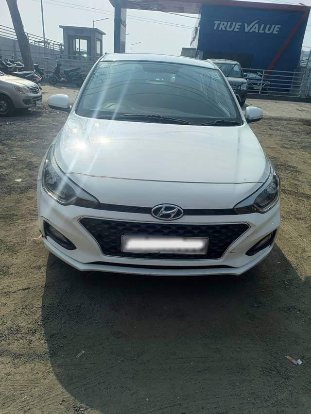 https://images10.gaadi.com/usedcar_image/4545417/original/processed_3e274beae23f29688546ec6c3d5a5ea3.jpeg?imwidth=6400