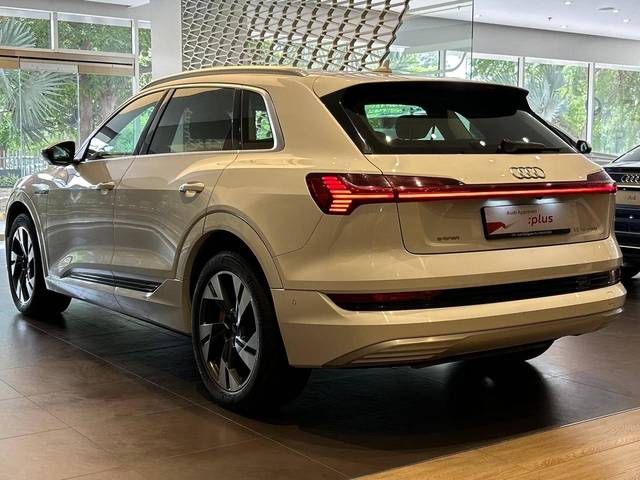 https://images10.gaadi.com/usedcar_image/4545432/original/processed_26a4afed552726e7cda82b5365e26baf.jpeg?imwidth=6400