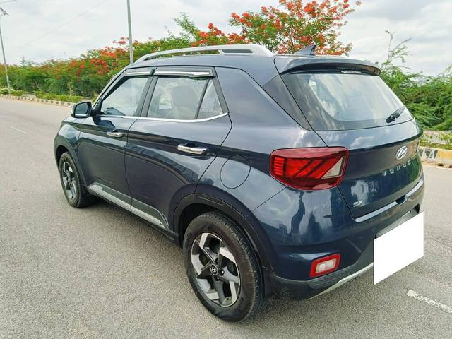 https://images10.gaadi.com/usedcar_image/4545457/original/processed_a141a678ea87274ddcba7888ac6546c2.jpg?imwidth=6402