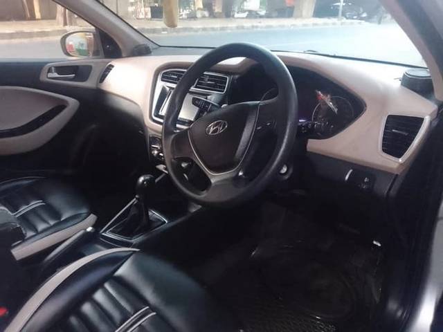 https://images10.gaadi.com/usedcar_image/4545462/original/a989d216b61bb5bbbd22120bc2b53037.jpg?imwidth=6402