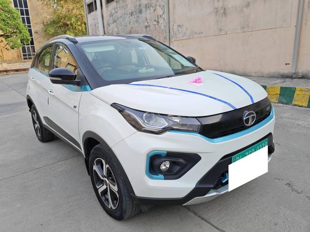 https://images10.gaadi.com/usedcar_image/4545465/original/processed_e51283c6a2e6847c57b44b17f8bfe388.jpg?imwidth=6400