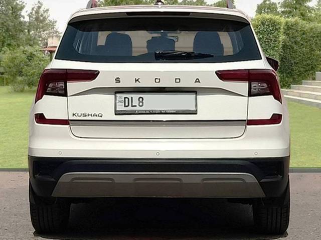 https://images10.gaadi.com/usedcar_image/4545466/original/processed_bda88fc9fc7ec2cbc0b18a163d615c88.jpg?imwidth=6402