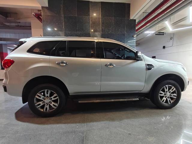 https://images10.gaadi.com/usedcar_image/4545578/original/processed_ef973fe6e8ecc4260e33f138c2fda90e.jpg?imwidth=6401